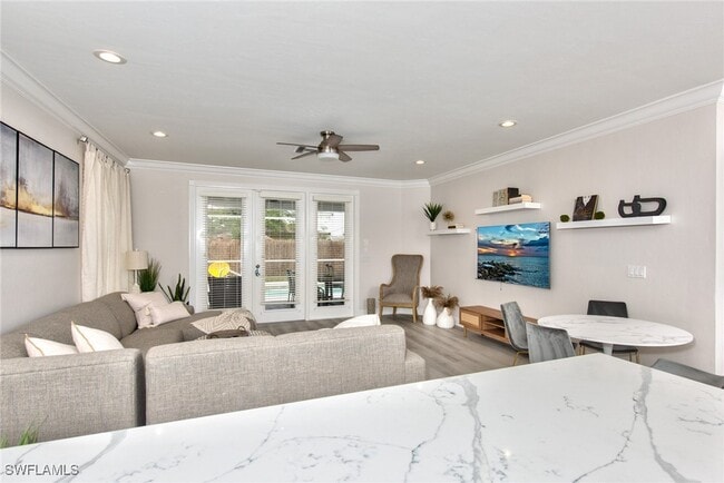 Photo - 725 95th Ave N