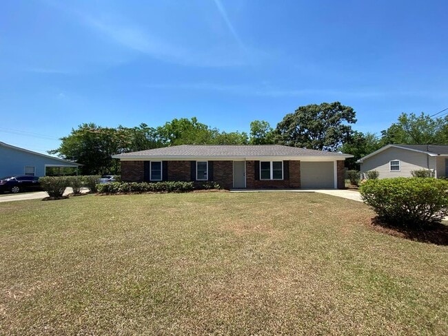 Building Photo - 902 Landview Dr
