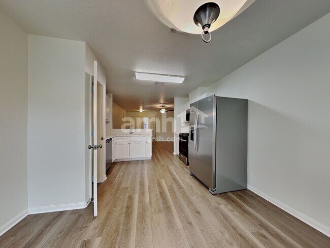 Photo - 910 Redcrest Springs Ct