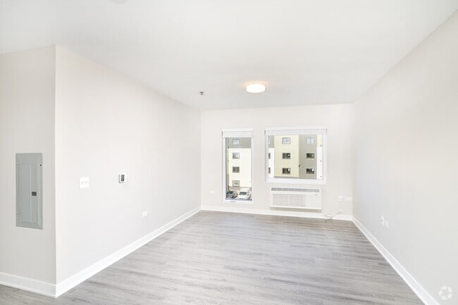 3BR, 2BA - 995SF - Living Room
