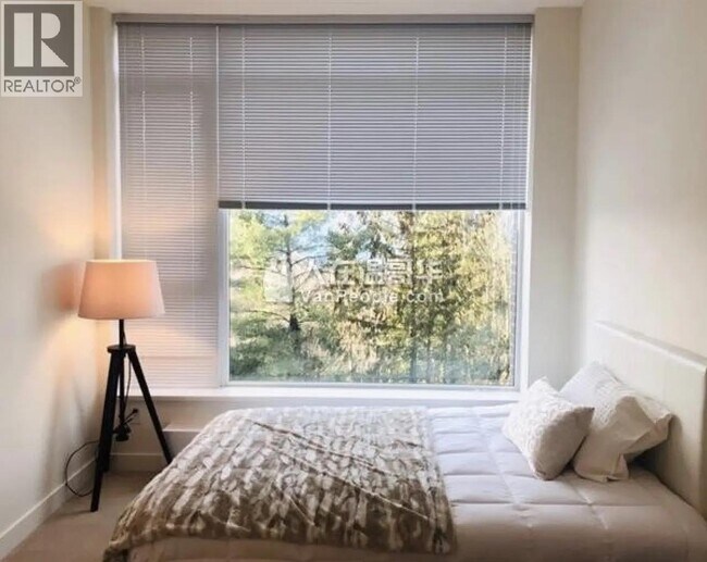 Photo - 8850 University Crescent Unité 312