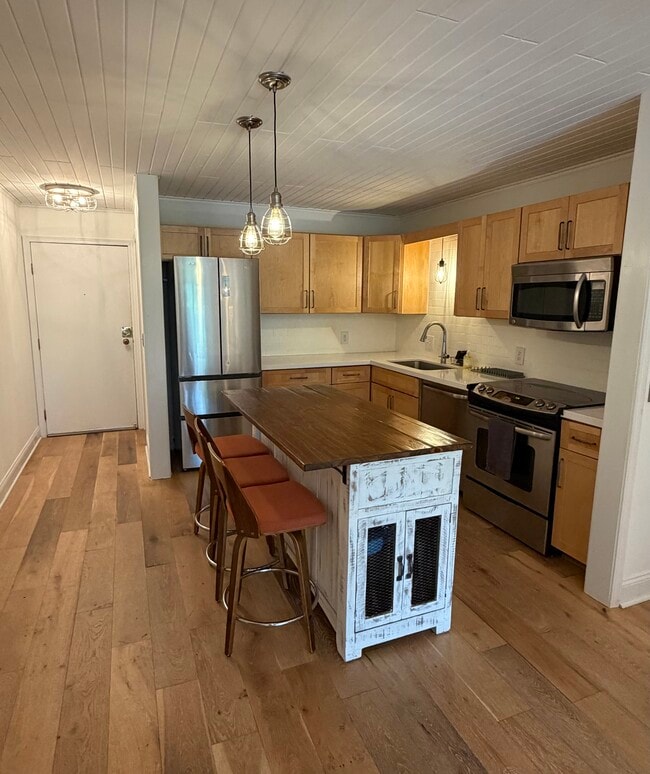 Building Photo - 5627 Green Circle Dr Unit 310