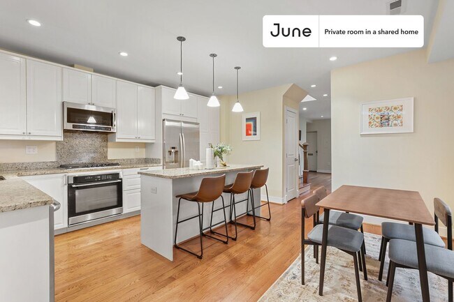Room in Shared 3 bed/3 bath home in Capitol Hill