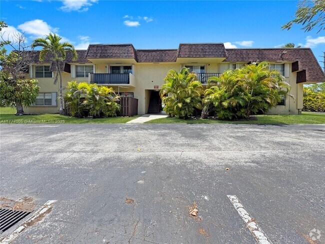 Building Photo - 9000 SW 137th St Unit 15 Rental