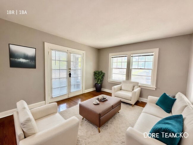 Photo - 103 W 51st St Unit 107-2W