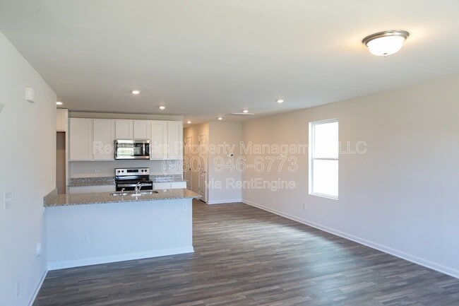 Photo - 230 Winston Ln