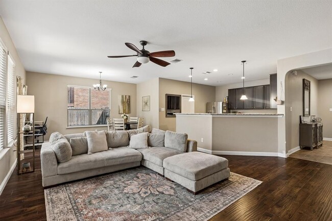 Photo - 1113 Yellow Iris Rd