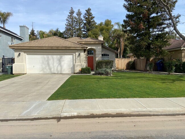 Beautiful 3 Bed/2 Bath Home in Silver Creek - Beautiful 3 Bed/2 Bath Home in Silver Creek
