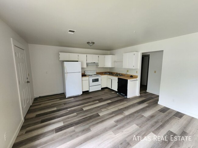 Building Photo - 1622 11th Ave Unit 2 Rental