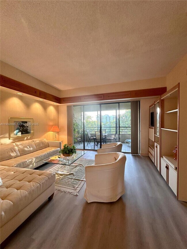 Photo - 7472 La Paz Blvd Unidad 301