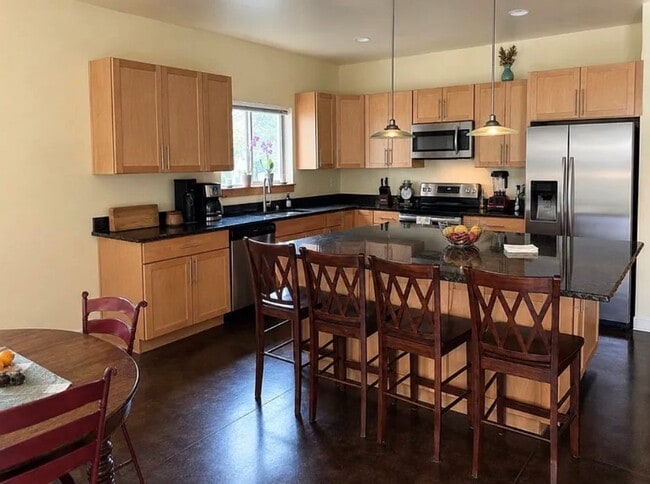 Photo - 728 Aspen Grove St