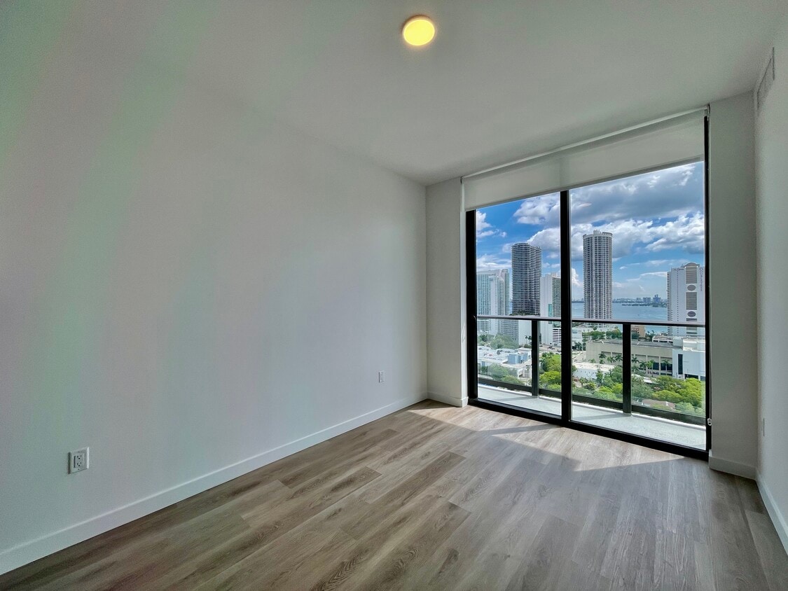 Photo - 477 NE 25th St (Miami, FL)