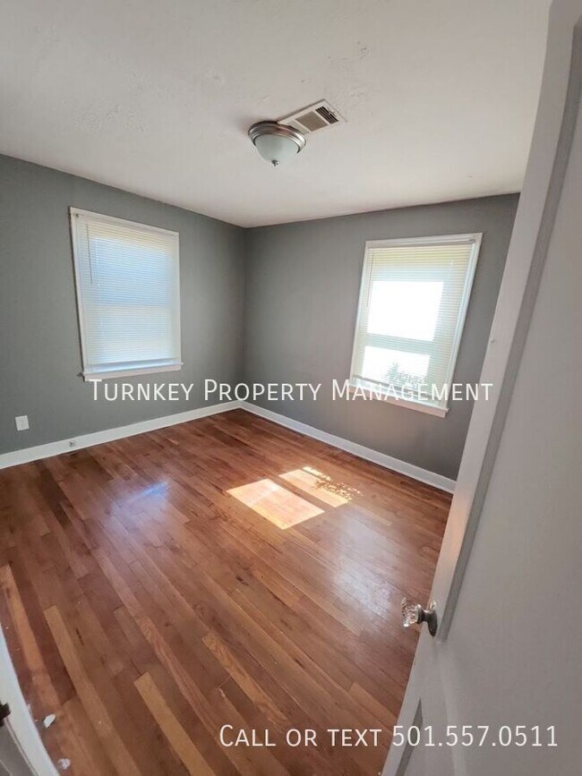 Photo - 1720 Pinewood Dr