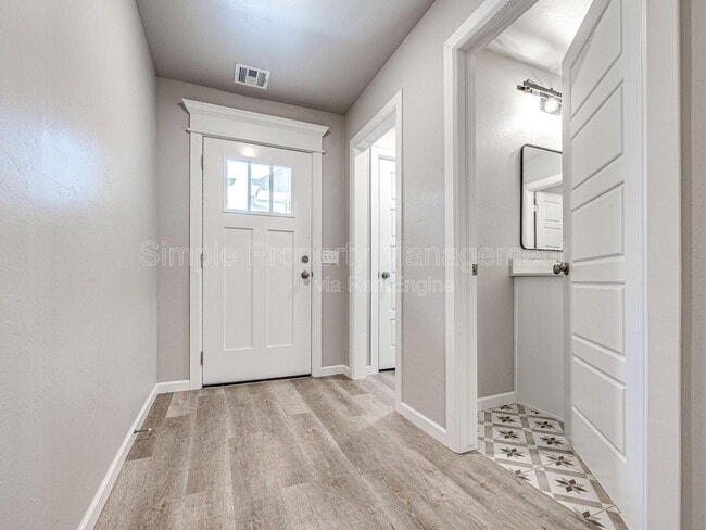 Photo - 400 Fallview Ct