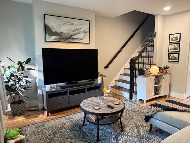 Living Room - 510 Lloyd St