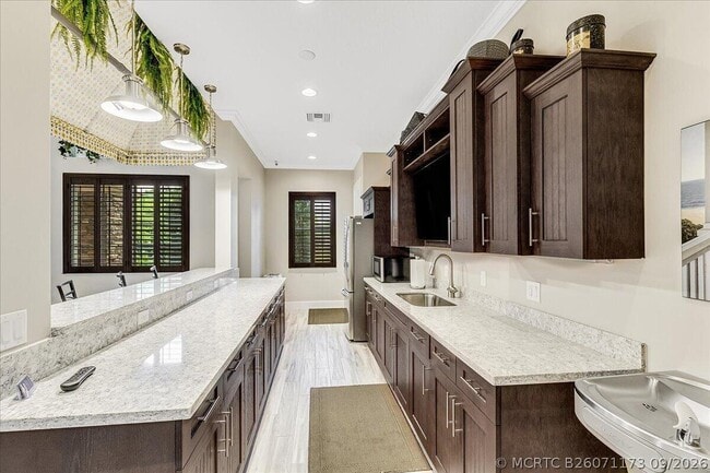 Building Photo - 131 Sword Fern Pl