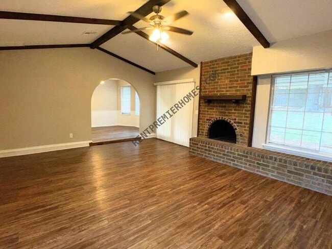 330 N Lakeside Terrace