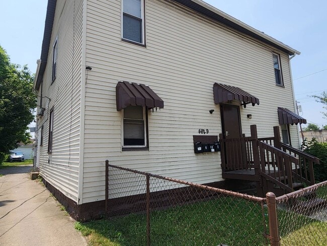 Building Photo - 4629 Storer Ave Unit 2