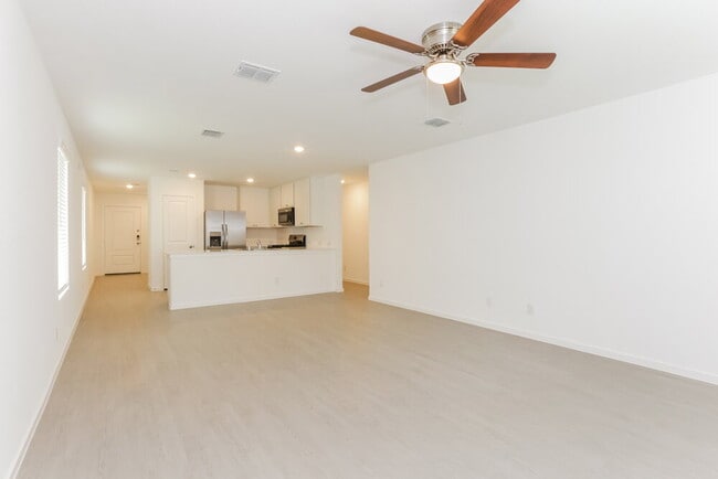 Photo - 1727 Crossbill St