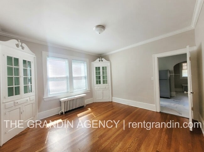Photo - 2110 Memorial Ave SW