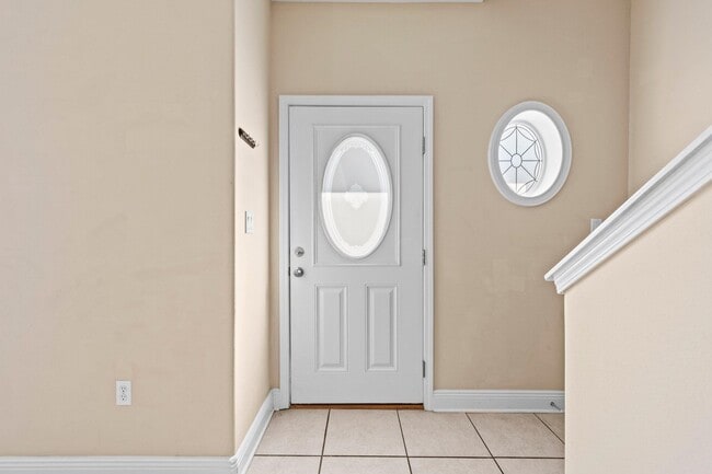 Photo - 528 Maple Ave