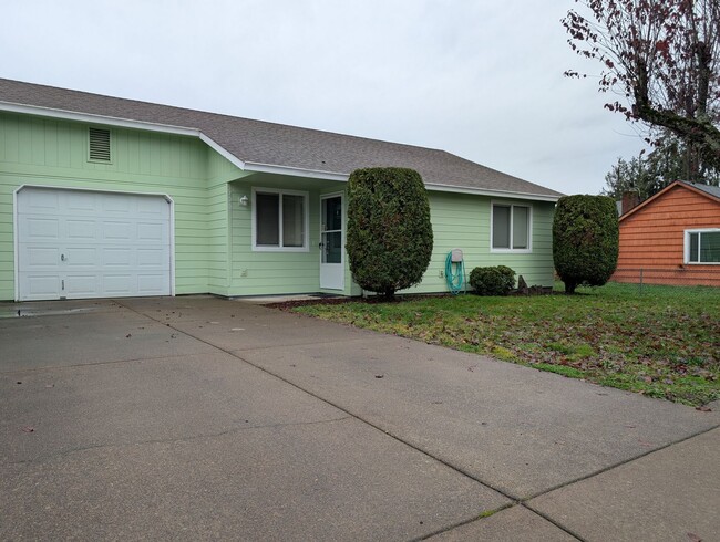 Great 2 bed/1bath duplex in Springfield! - Great 2 bed/1bath duplex in Springfield! House