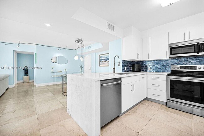 Building Photo - 1155 Brickell Bay Dr Rental
