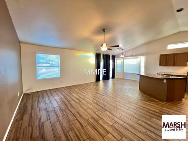Photo - Nice 3 bedroom home with open floorplan in Chandler!