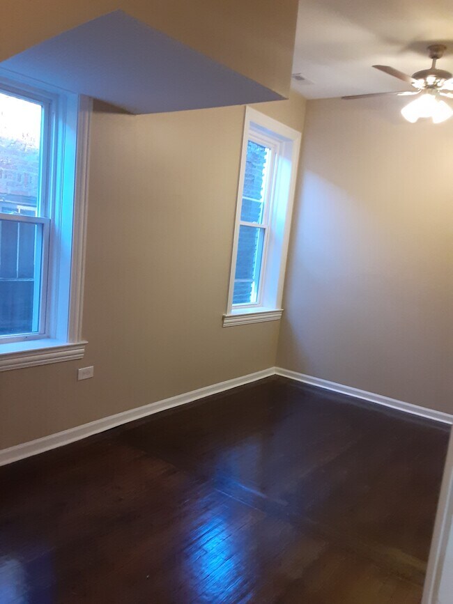 Photo - 2233 S Hamlin Ave Unidad 2