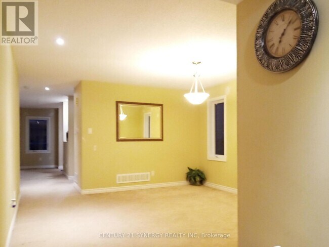 Photo - 136 Piazza Cir