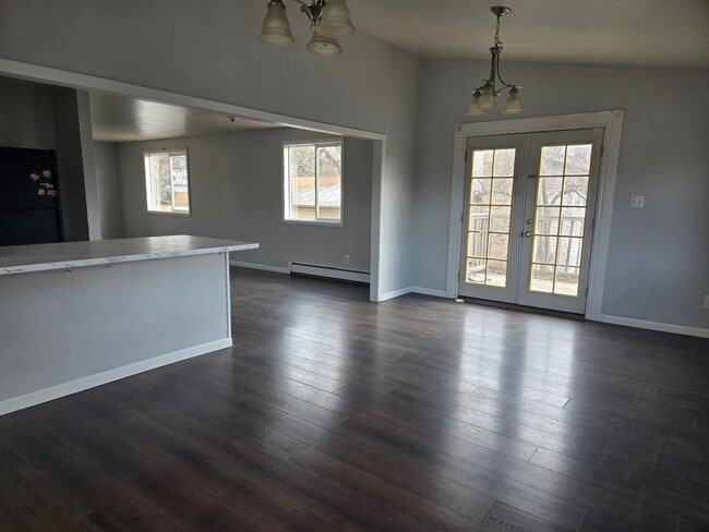 Photo - 2221 Collyer St