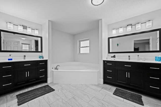 Photo - 13724 Lilac Pl