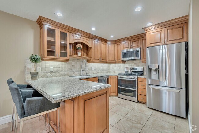 Building Photo - 1576 E 6430 S Rental
