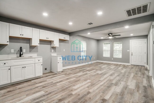 Photo - 1618 Marfa Ave