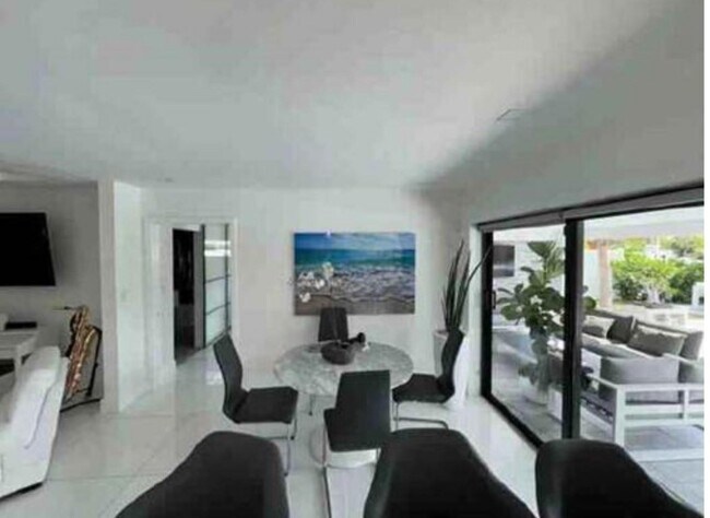 Photo - 991 SE 9th Ave