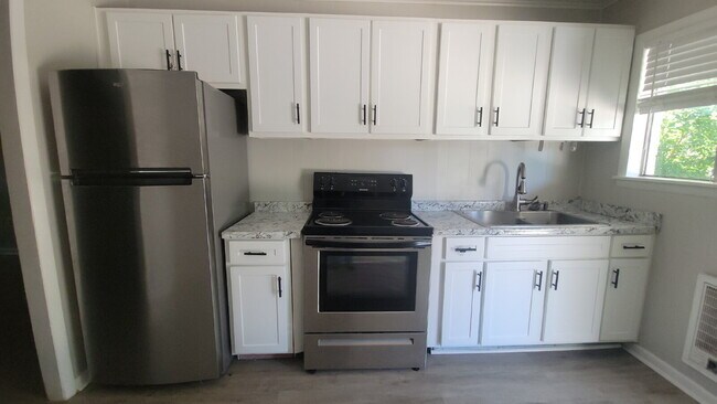 1 month free!!!  Section 8 accepted!!! "Charming 1-Bed Oasis with Modern Comforts in Huntsville –...