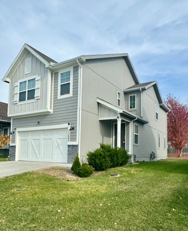 Spacious 4 beds 2.5 baths in Lees Summit - Spacious 4 beds 2.5 baths in Lees Summit