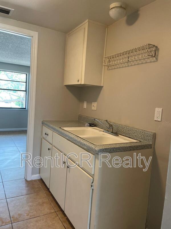 Photo - 1463 Drew St Unit B