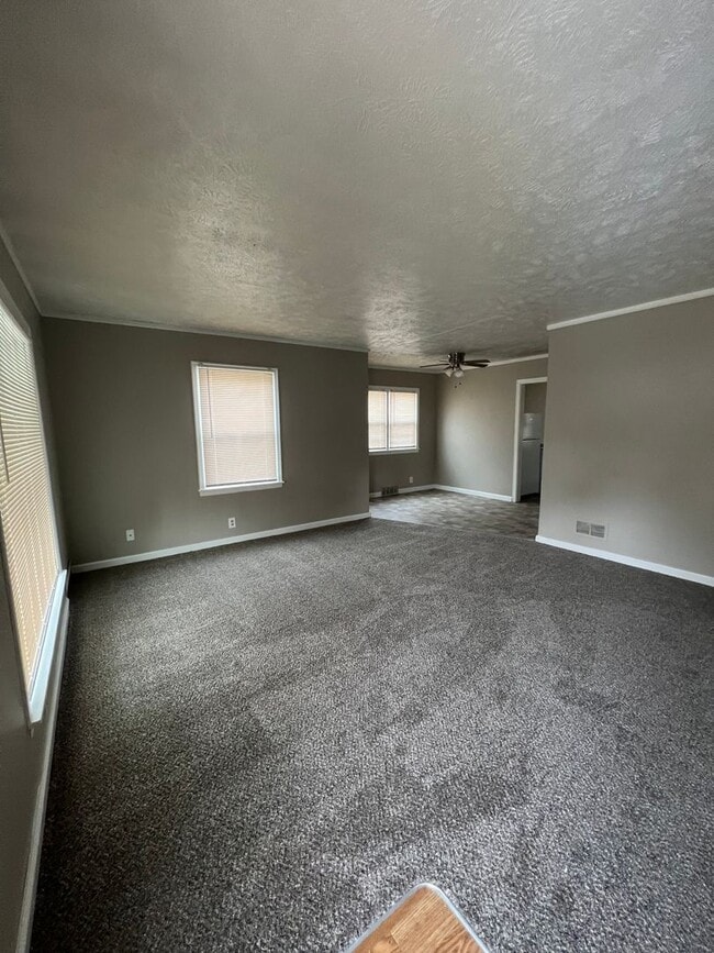 Photo - Beautiful 3 bed 1.5 bath w Garage $1495