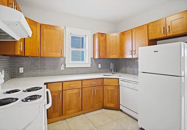 Building Photo - 2 Redfield St Unit 2