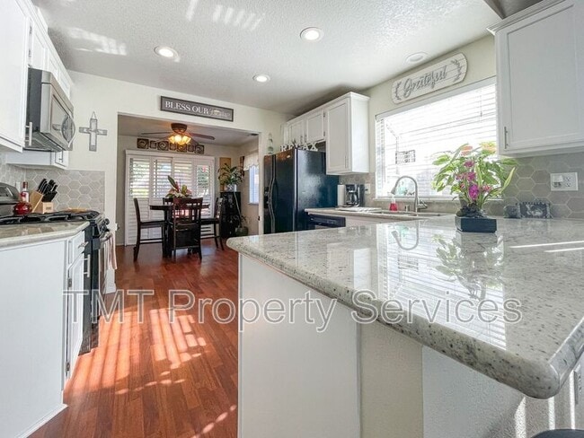 Photo - 9424 Blackswain Pl