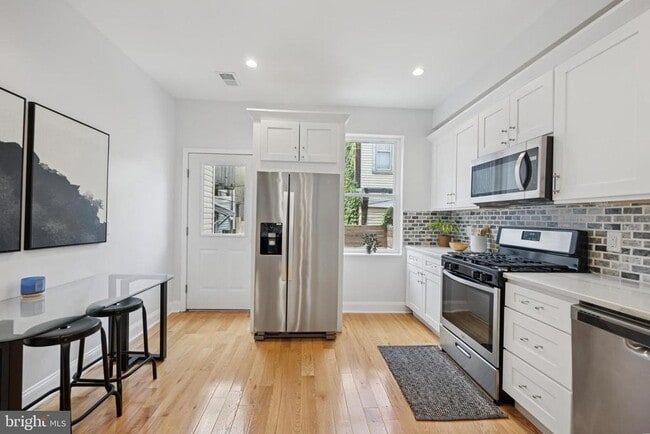 Photo - 2220 E Harold St