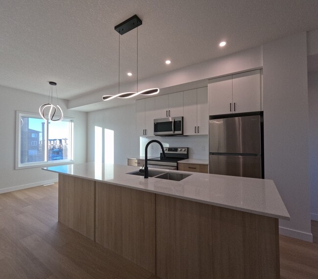 Photo - 18120-18128 28 Ave SW