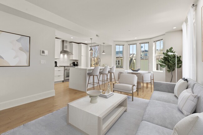 Photo - 447 W 4th St