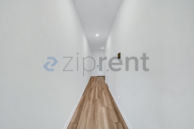 Photo - 3126 Dreamweaver