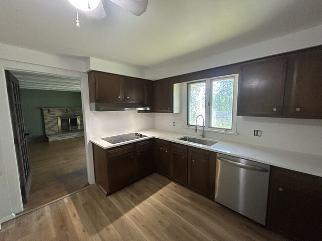 Photo - 102 Goethals Dr