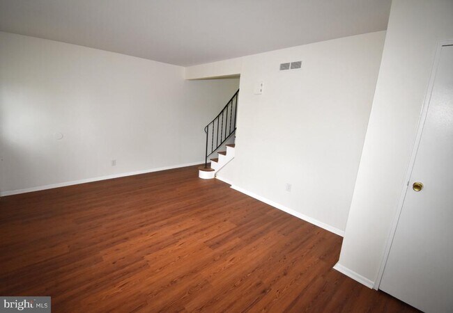 216 E Pearl St