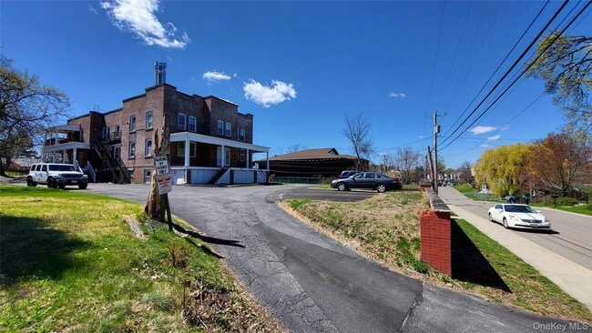 Building Photo - 139 Rombout Ave Unit 1