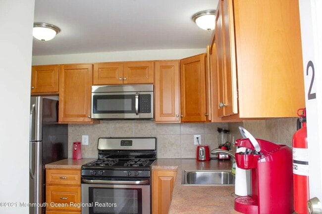 Building Photo - 319 Webster Ave Unit 2