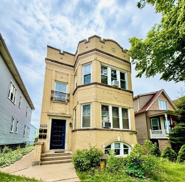 Photo - 5137 W Henderson St Apartment Unit 2